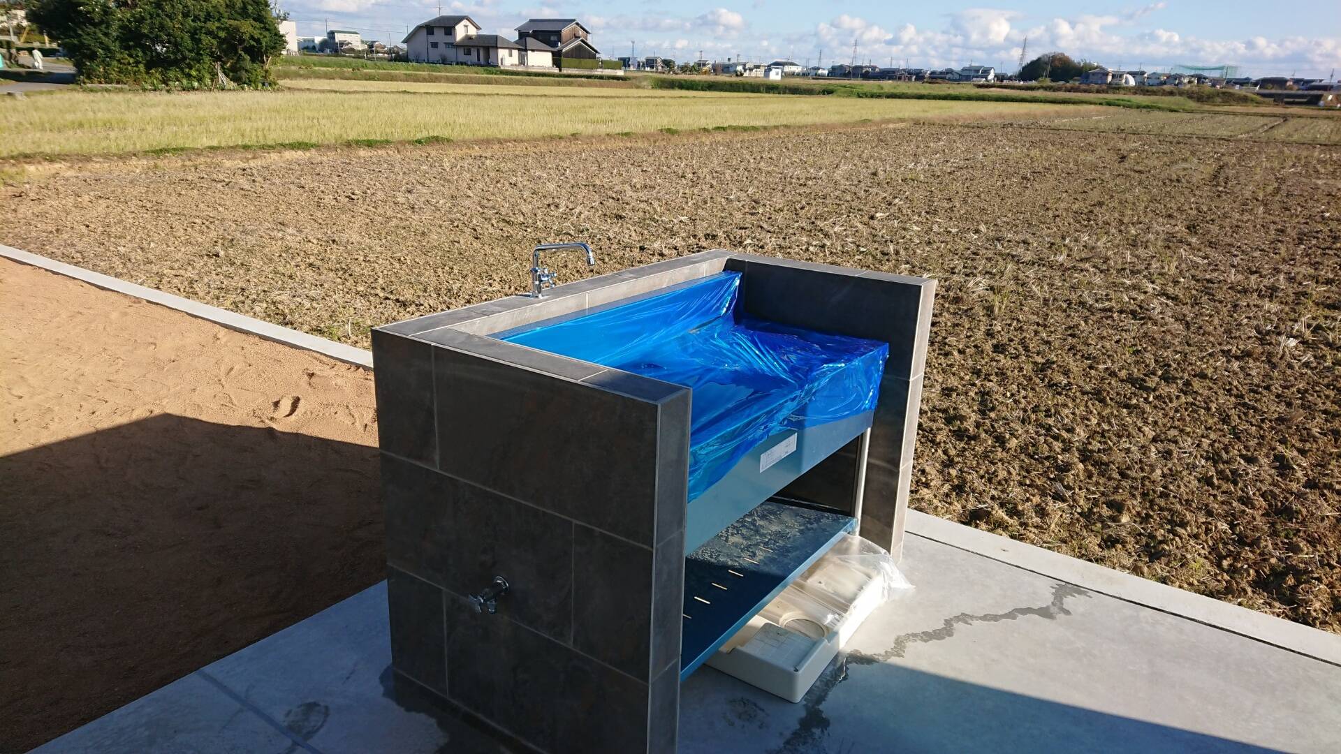 外の手洗い場